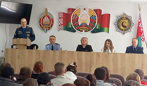 Труд в помощь: отдельных рогачевцев пригласили на групповое воспитательное мероприятие 