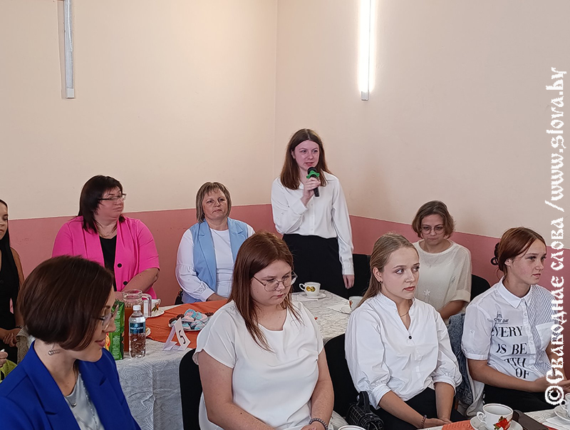 Новую смену работников учреждений образования приветствовали на Рогачевщине