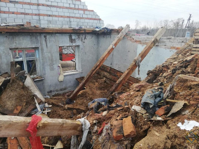 В Рогачевском районе потолок дома упал на мужчину