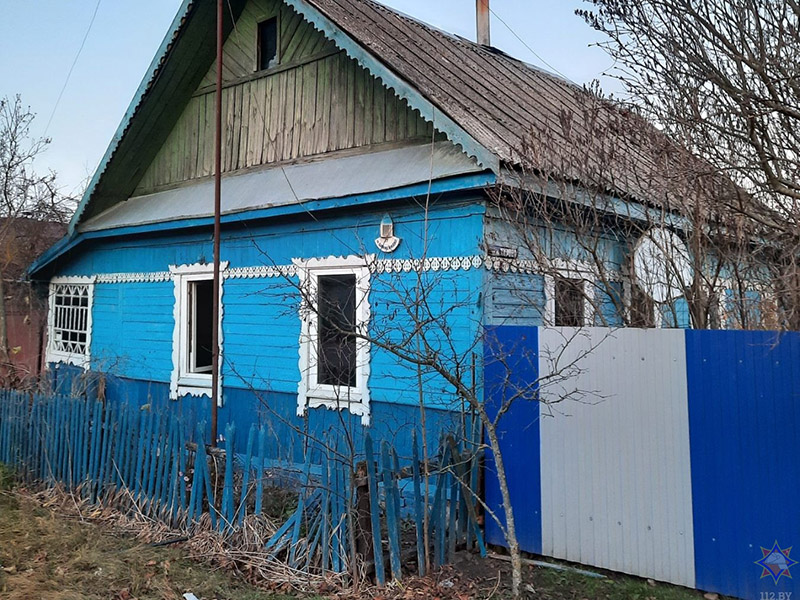 В Рогачеве огнеборцы спасли на пожаре пенсионерку