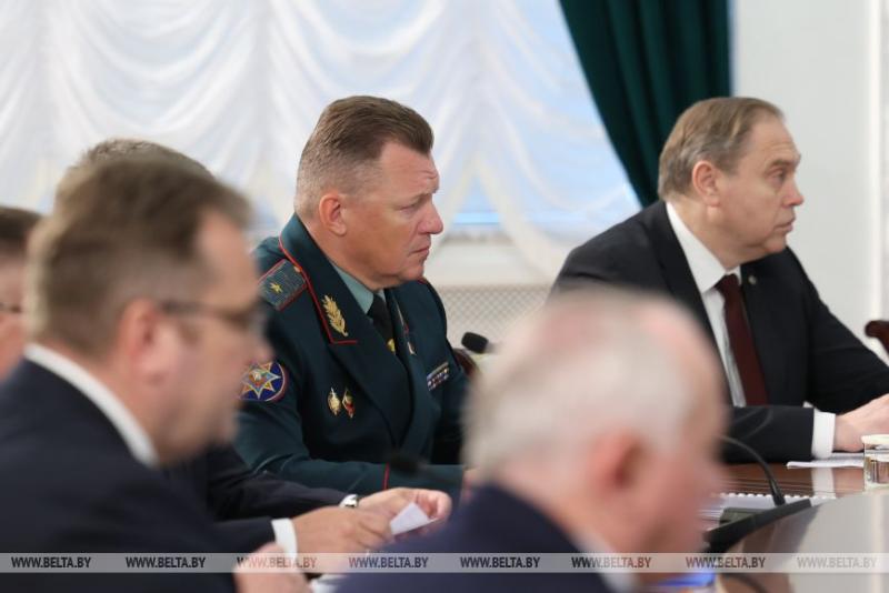 Лукашенко - руководителям хозяйств: управлять уборочной нужно в поле, а не из окна кабинета