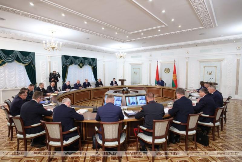 Лукашенко поручил принять самые жесткие меры по всем недостаткам на уборочной