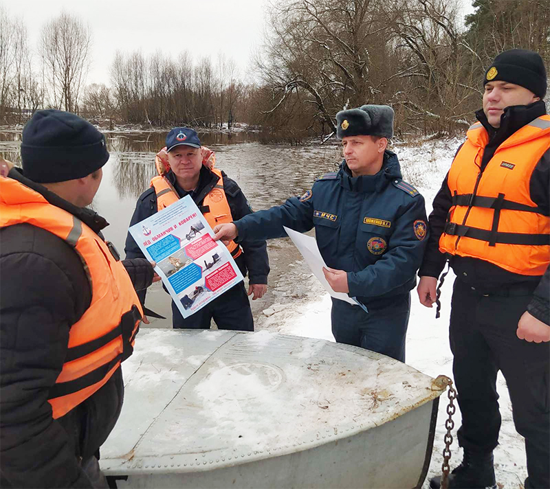 Рогачевские спасатели проверили обстановку на водоемах