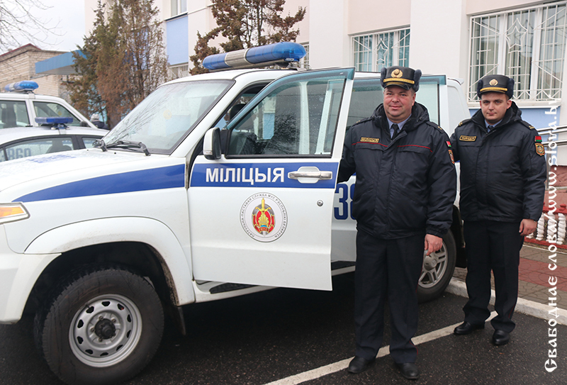 Рогачевские милиционеры вывели из леса заблудившуюся семью
