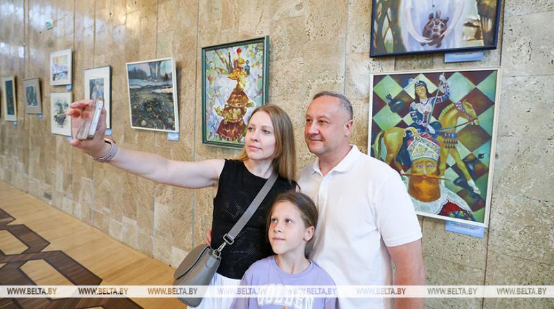 На фестивале "Славянский базар в Витебске" открылась выставка работ художников из семи стран 