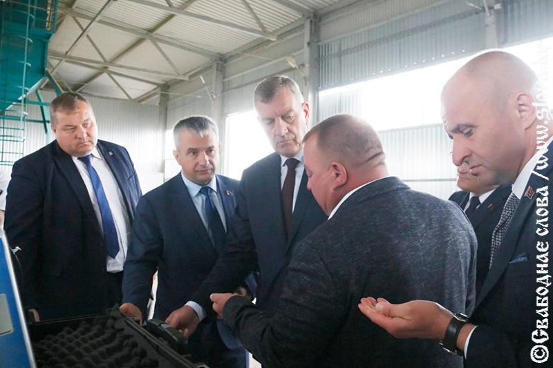 От производства до социальных инициатив: Юрий Назаров с рабочим визитом посетил Рогачевский район