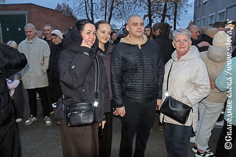 Первый пошел: рогачевцев проводили в армию
