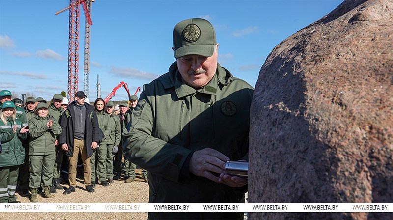 Лукашенко заложил капсулу на месте строительства Национального исторического музея
