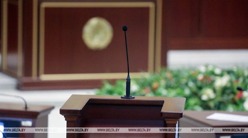 Встреча Лукашенко с парламентариями проходит в Овальном зале Дома правительства