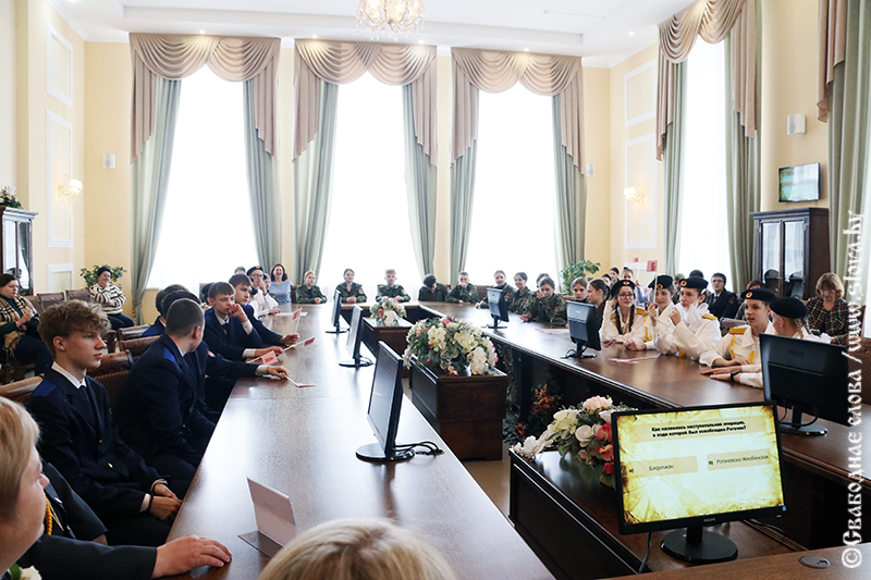 Поговорили о мире, истории, патриотизме
