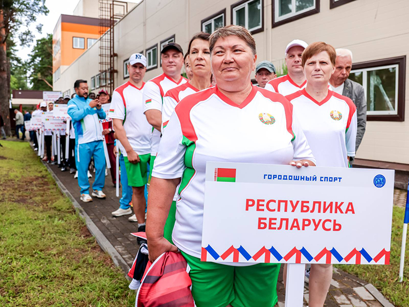 Рогачевская городошница Наталья Гонжурова кидала биты с африканцами