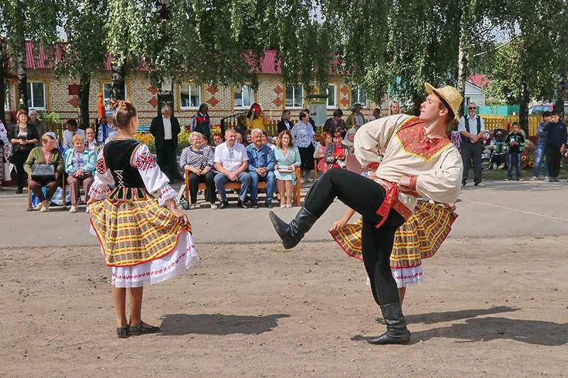 «Кола беларускае» закружило в песнях, танцах, обрядах