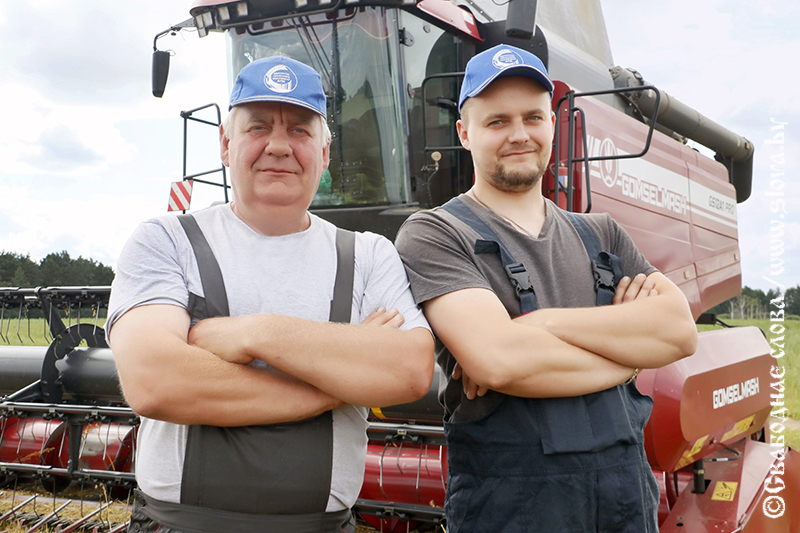 Плечом к плечу на хлебной ниве