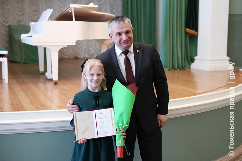 Карина Мятликова – лауреат  премии облисполкома