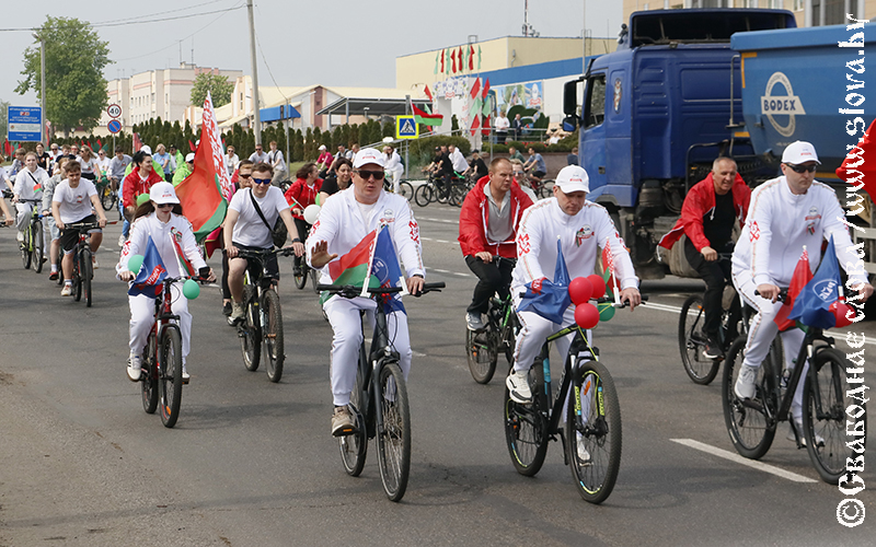 Вместе под флагом страны: рогачевцы присоединились к областному велопробегу