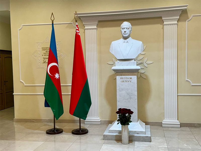 Председатель Совета Республики Наталья Кочанова и Председатель Палаты представителей Игорь Сергеенко в Посольстве Азербайджанской Республики в Республике Беларусь оставят запись в книге соболезнований в связи с крушением самолета авиакомпании Azerbaijan A