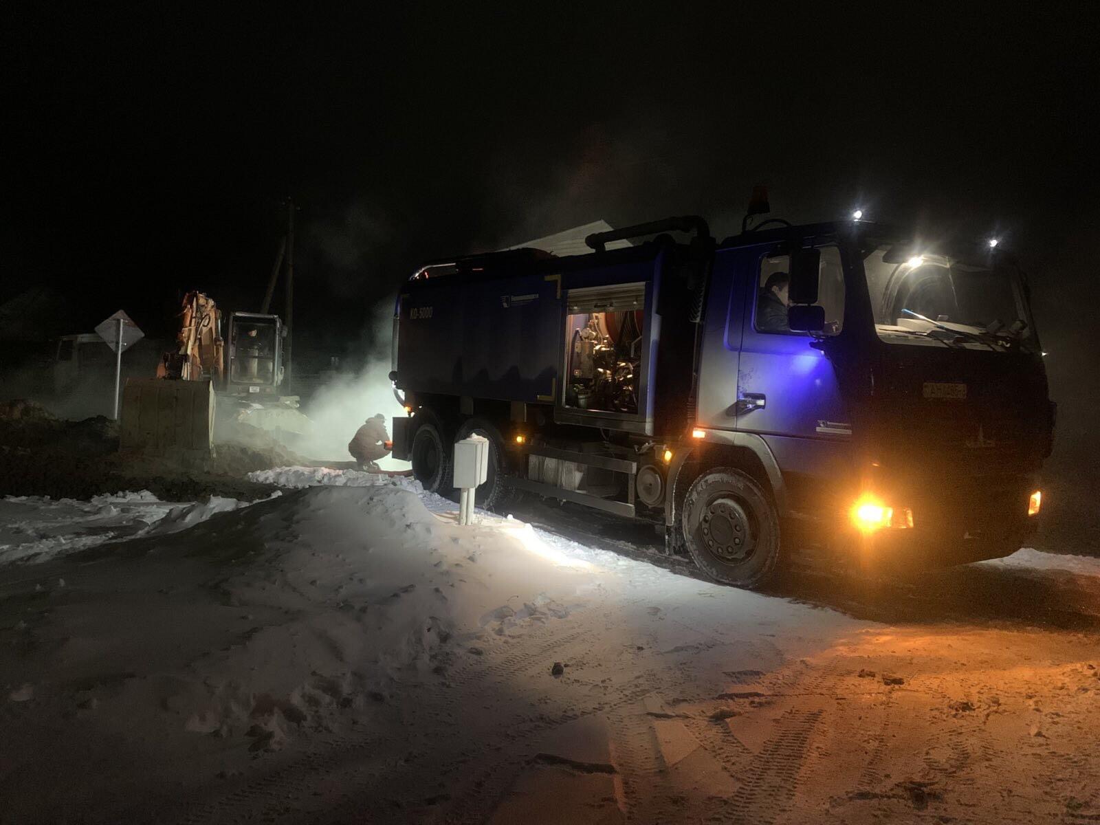 Порыв на улице Советской в Рогачеве оперативно устраняется (дополнено)