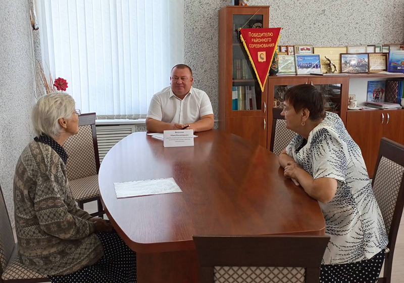 Сенатор Юрий ВАСИЛЬЦОВ провел прием граждан в Тихиничах
