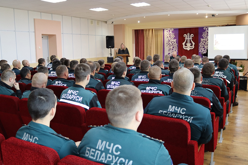 Традиционные ценности, безопасность и благодарность родителям: у рогачевских спасателей прошел единый день информирования