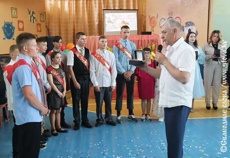 Патриоты Беларуси и звезды эстрады: как в Городецкой школе-интернате прошел выпускной
