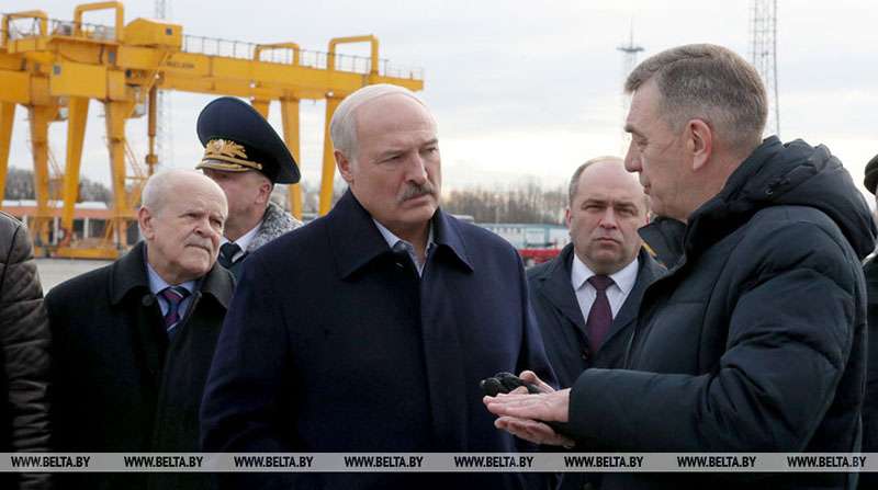"Валюту надо зарабатывать, а не вывозить" - Лукашенко пообещал серьезно взяться за импортозамещение