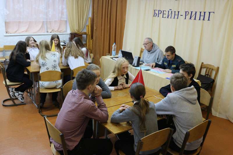 В Рогачеве прошла районная интеллектуальная игра брейн-ринг «За безопасность»