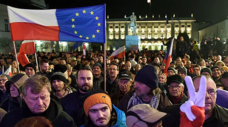 Польшу могут лишить права голоса в Совете ЕС