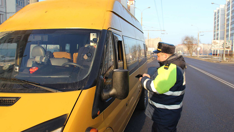 С 16 по 30 октября 2023 года маршрутки и автомобили такси вновь проверят на соблюдение правил