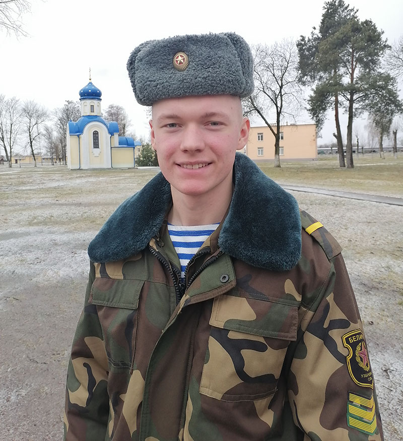 Служат Родине рогачевцы. Семиструнная спутница ефрейтора Матвейкова