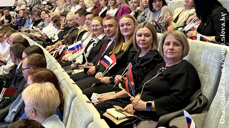 Делегация Рогачевского района принимает участие в торжественном собрании и праздничном концерт