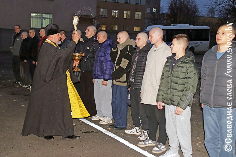 Первый пошел: рогачевцев проводили в армию