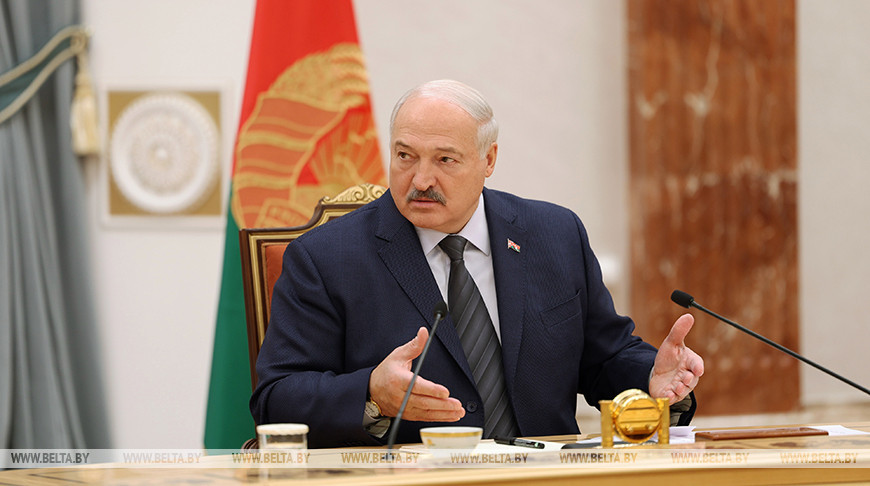 Лукашенко обсудил с учеными последствия нынешней "невероятной" зимы