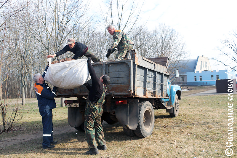 Чистый город – дело рук каждого: в Рогачеве прошел областной субботник