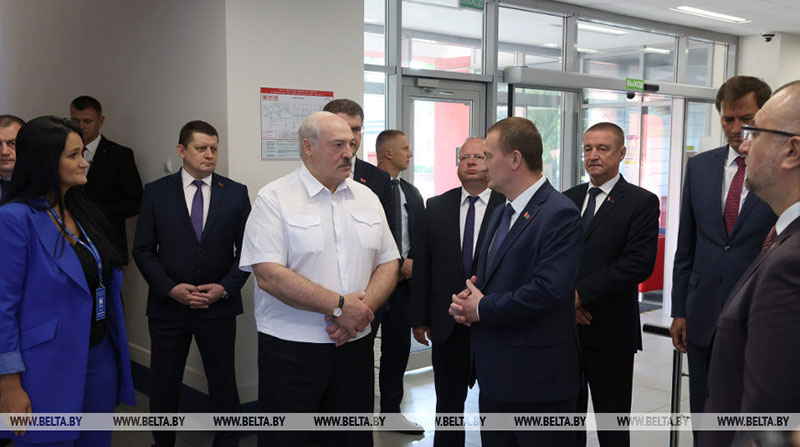 Лукашенко поручил до конца года наладить в Беларуси производство упаковки для продуктов питания