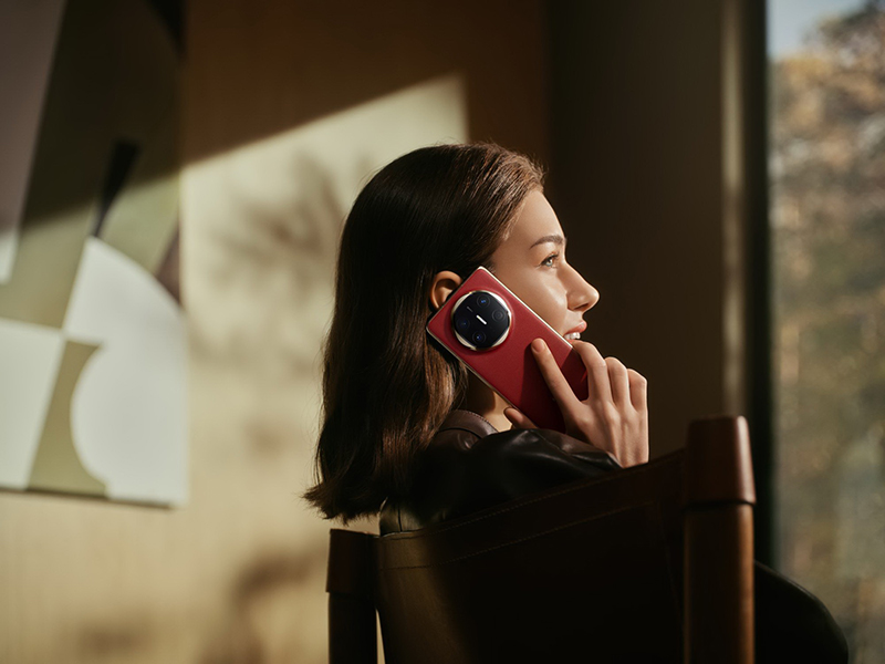 В Беларуси 31 января стартуют продажи складного смартфона Huawei Mate X6 с тонким корпусом и гибким экраном