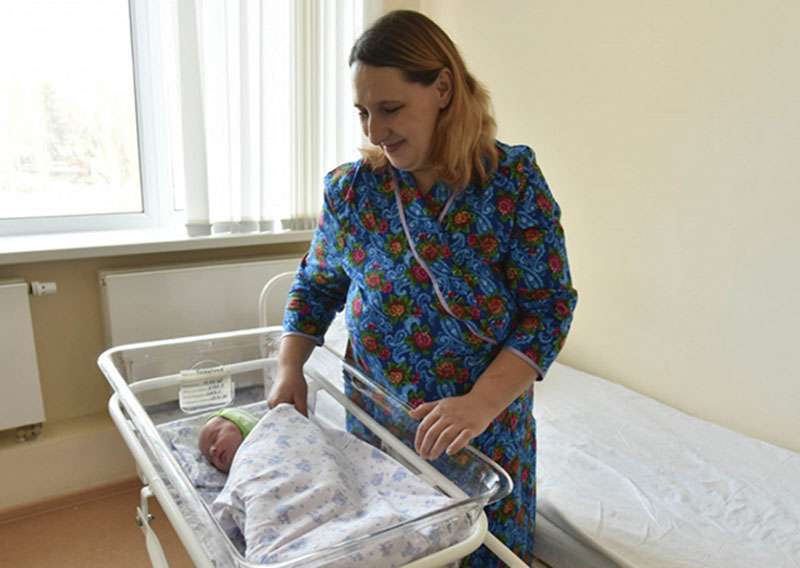 Женщина родила здорового ребенка после внематочной беременности