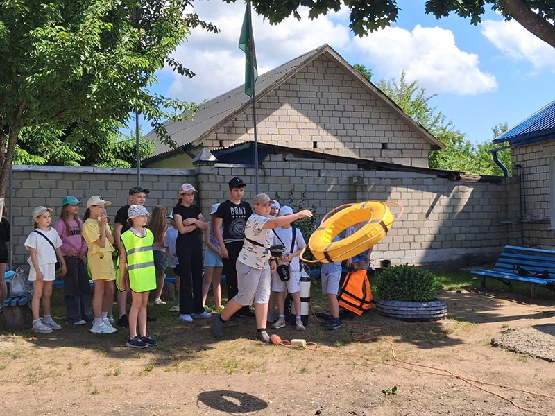 Рогачевские осводовцы учат детей, как не допустить ошибок на воде