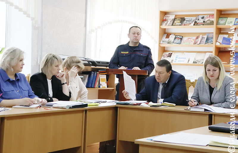 В Рогачеве прошло заседание комиссии по делам несовершеннолетних