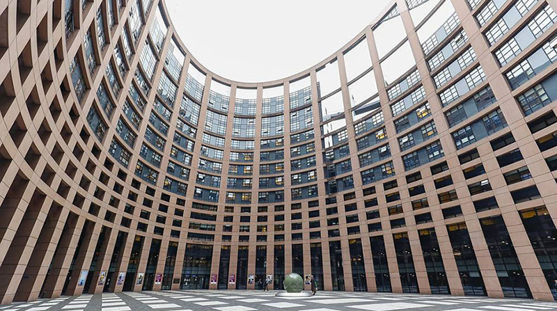 Глава ведущей фракции Европарламента предупредил о возможном выходе Польши из ЕС