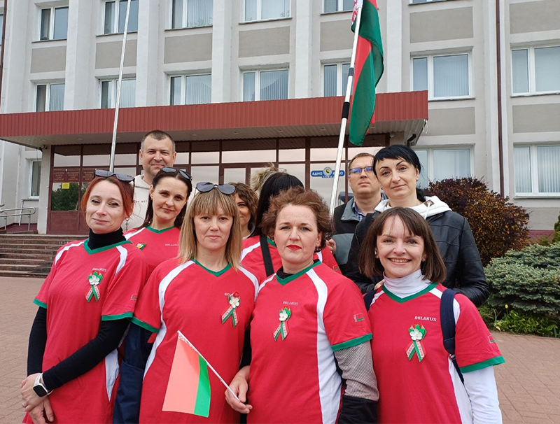 Сотни рогачевцев объединились в патриотическом забеге под флагом Беларуси