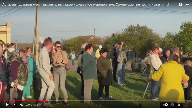 Артисты подарили местным жителям яркое и душевное мероприятие. Самые смелые пустились в пляс!
