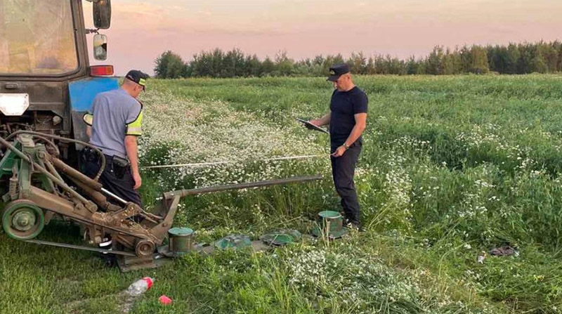 В Бобруйском районе под косилку трактора попал ребенок