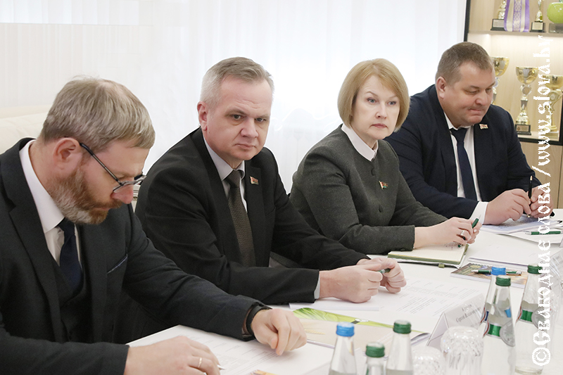 Эксперимент на полях: ученые и практики обсудили на базе ОАО «Тихиничи» новую инициативу