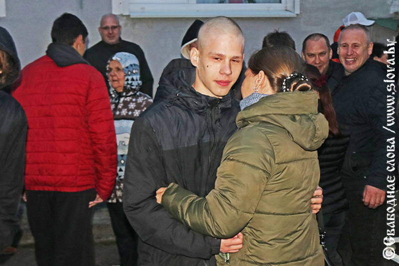 Первый пошел: рогачевцев проводили в армию