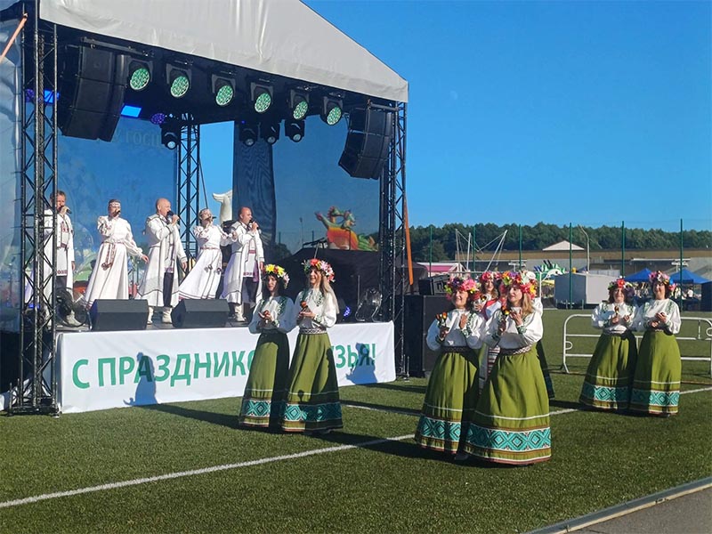 Агрогородок Тихиничи собрал сотни гостей в купальскую ночь