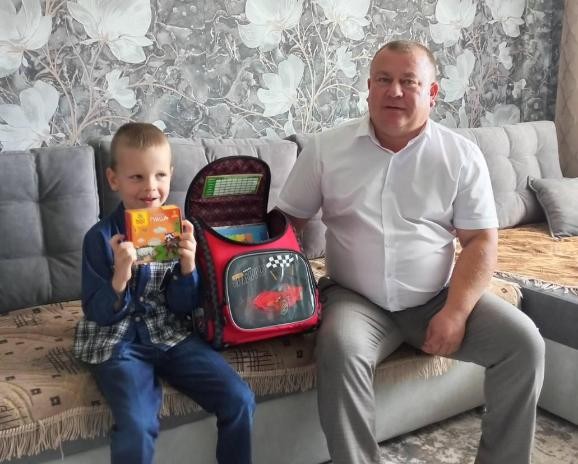 В школу – с добрыми напутствиями от сенатора Юрия ВАСИЛЬЦОВА
