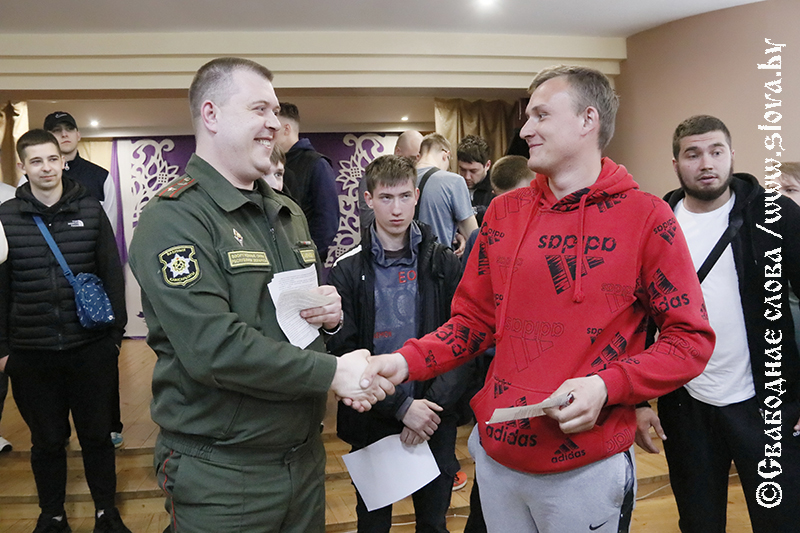 В Рогачеве напутствовали будущих армейцев