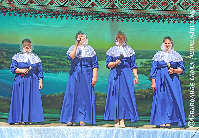 Бьет праздник колокольным звоном 