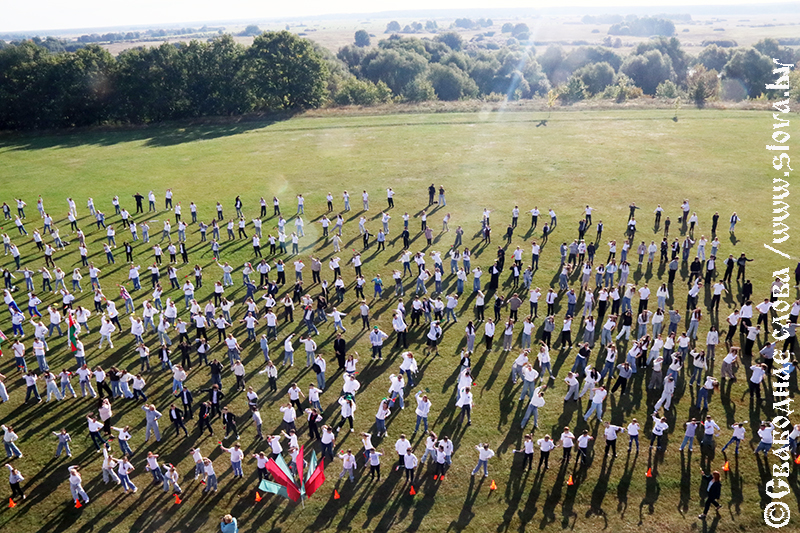 А нас больше: Рогачевщина зарядилась единством
