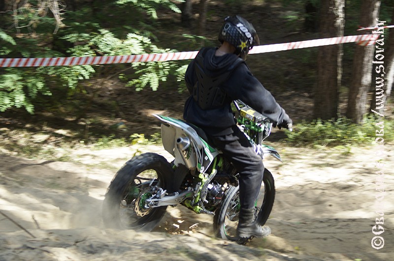 В Рогачеве гонщики-любители сошлись в жесткой схватке с препятствиями